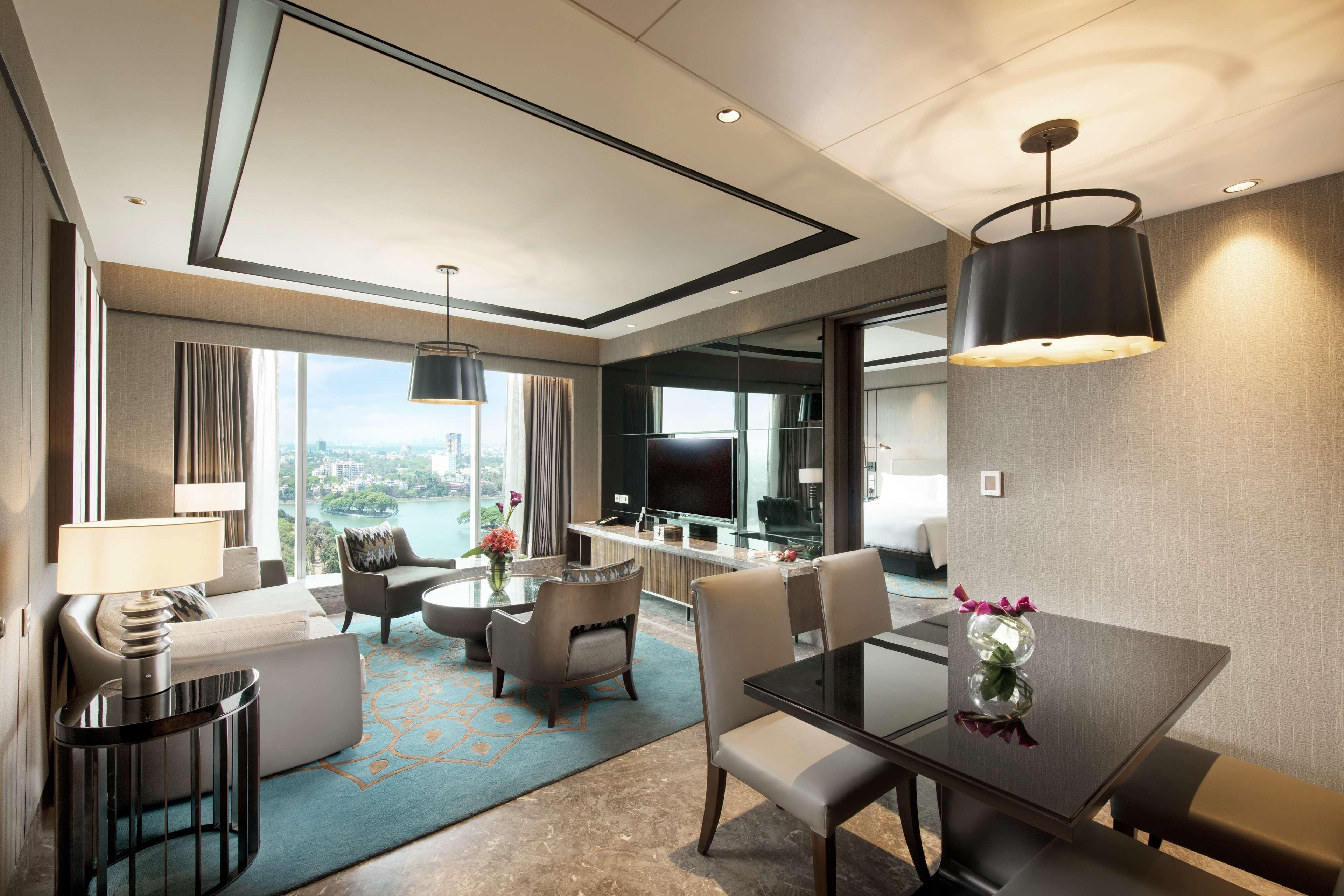 Conrad Bengaluru Hotel Buitenkant foto